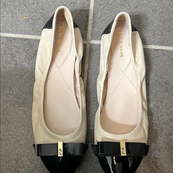 Size 10 Cole Haan women’s Black and Cream ballet leather Flats with Bow Accents - Picture 1 of 8